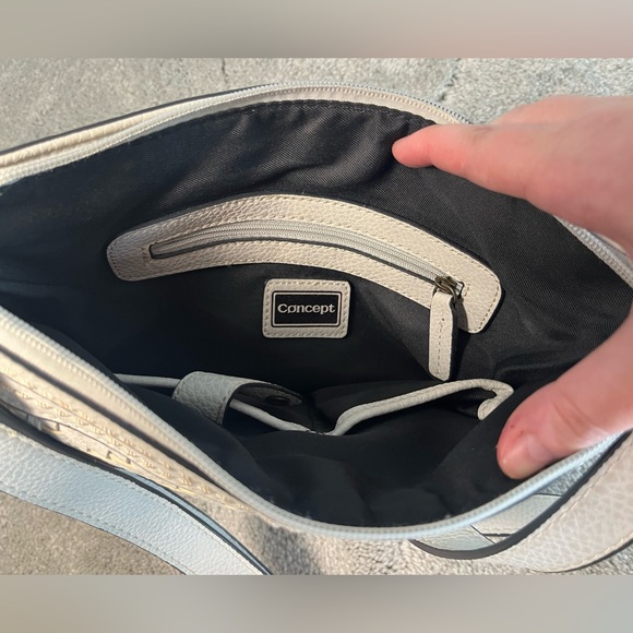 Concept White crossbody bag with gold hardware - Picture 9 of 10